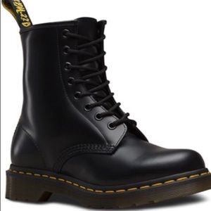 Dr Martens Women’s size 5.5 . Only worn 3x
